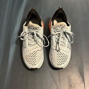 Women’s Airmax 270 size 5.5
